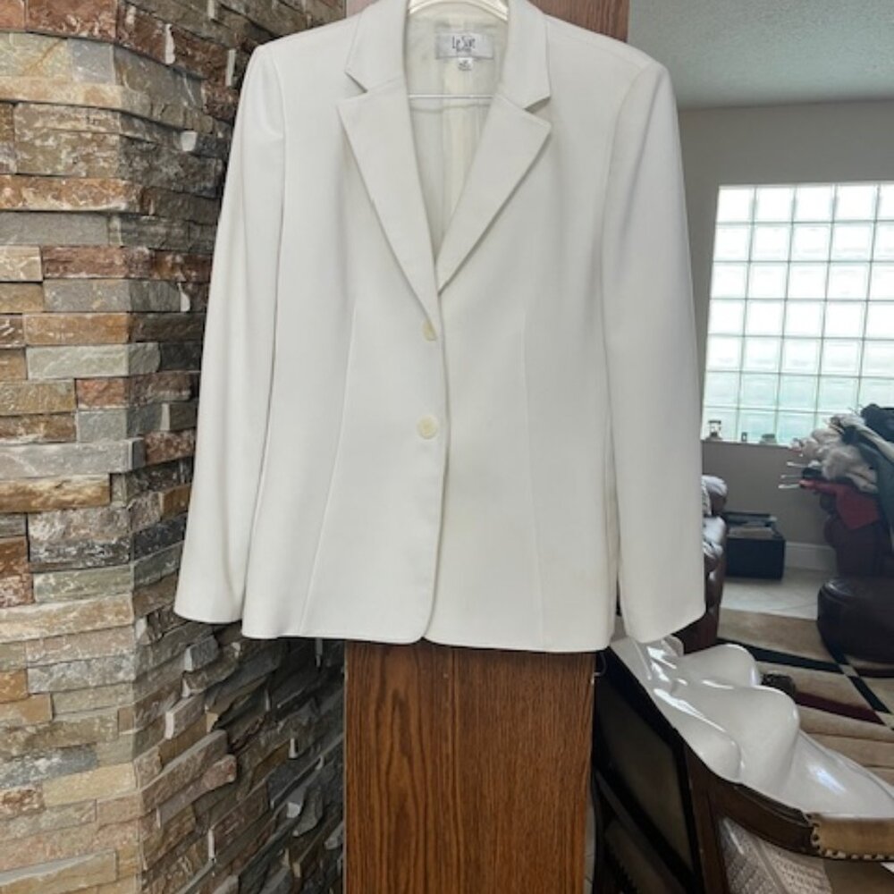 White long sleeve jacket